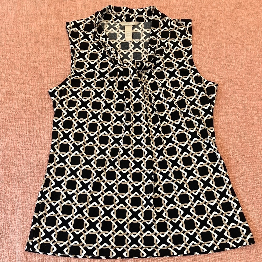 Banana Republic med cuff / loop / chain print sleeveless Blouse